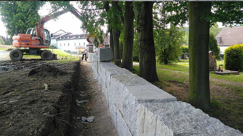  Mauer aus Quadern
